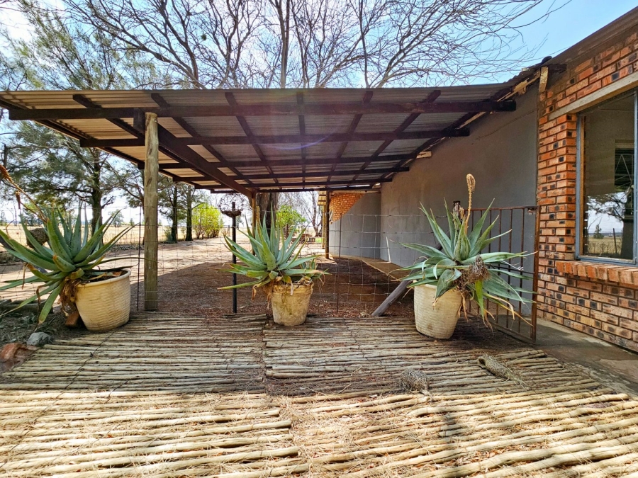 6 Bedroom Property for Sale in Bloemfontein Rural Free State